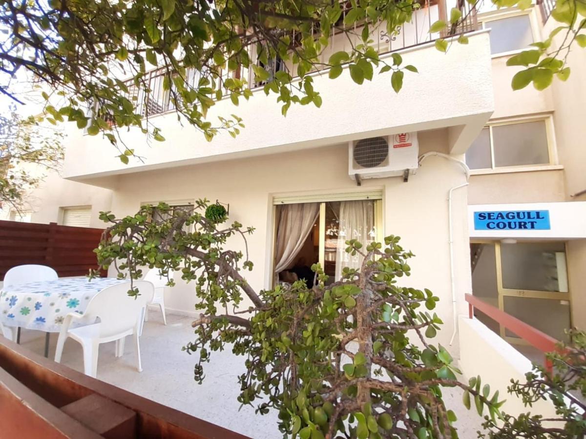 Albert'S Apartment Mackenzie 001 Larnaca Exterior photo