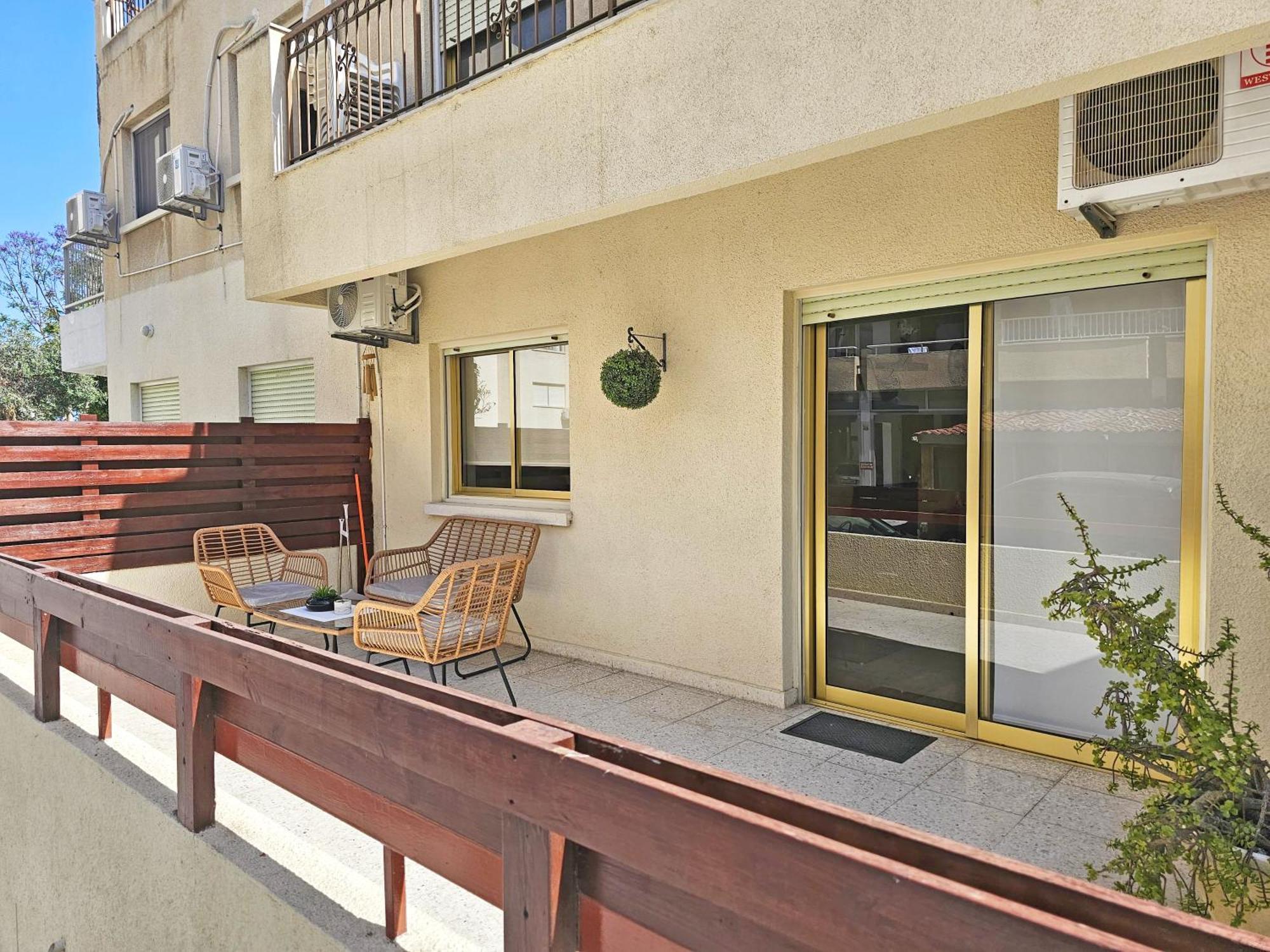 Albert'S Apartment Mackenzie 001 Larnaca Exterior photo